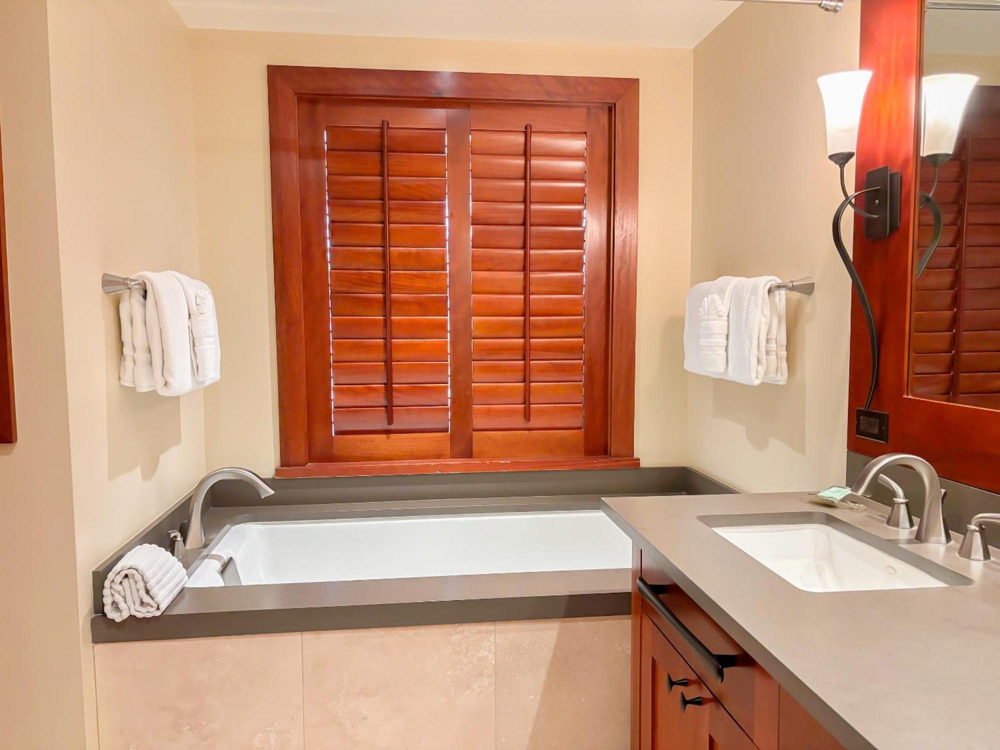 Luxury Pool Front Ko Olina Beach Rental Ground Floor B105 2Br Free Parking Kapolei Exterior photo